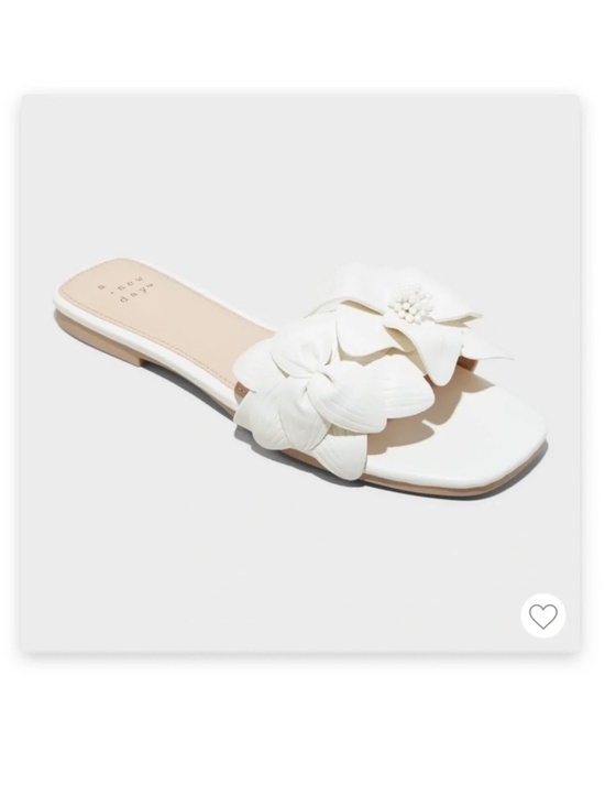 a new day Shoes - Women's Alyssa Floral Slide Sandals - A New Day White (size 10, NWT)